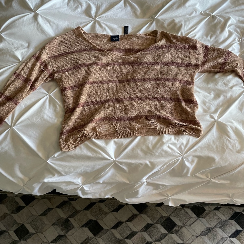 Sweater from the buckle